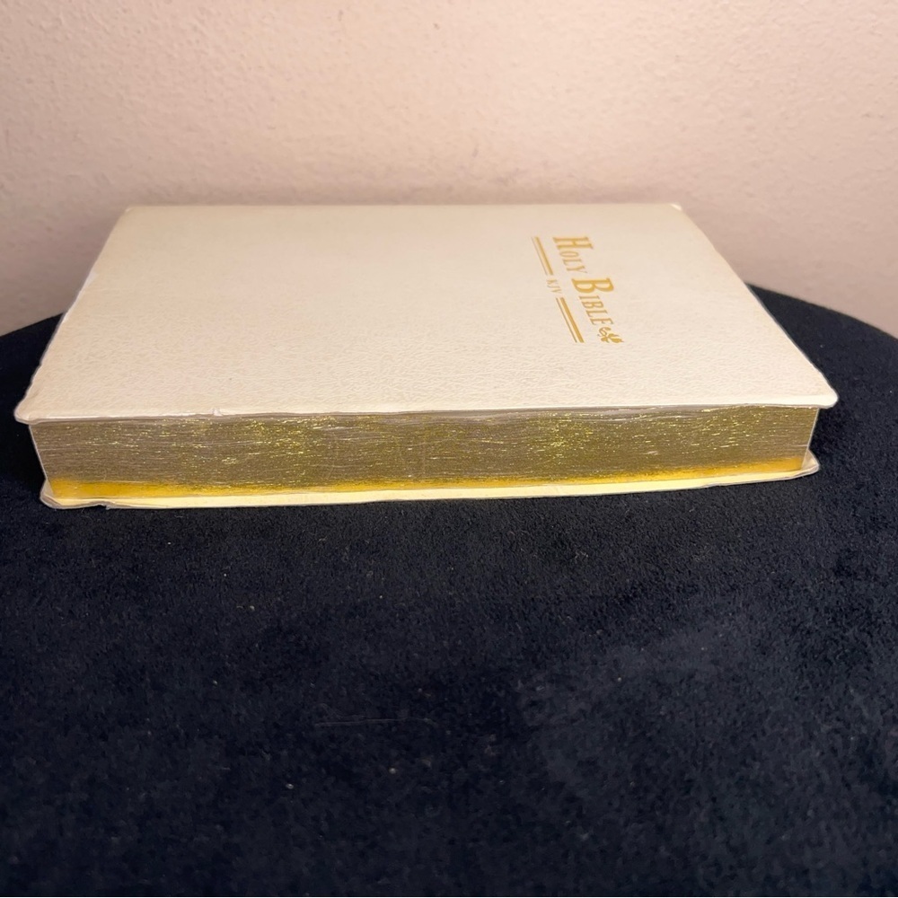 White HOLY BIBLE KJV Gold Leatherette Cover Compact Thinline Edition Gift - Picture 2 of 12